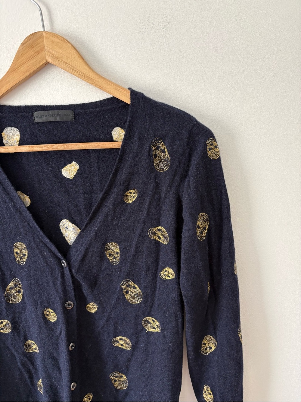 Alexander McQueen 100% Cashmere Skull Print Cardigan Size Medium Made in Italy - Picture 4 of 9